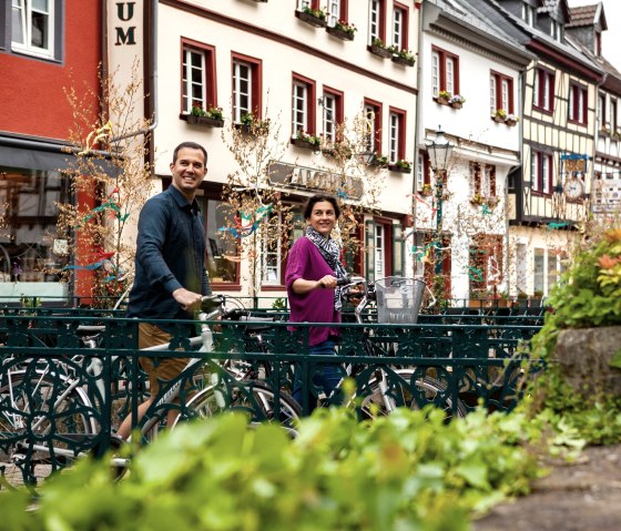 De Erft-fietsroute loopt door Bad Münstereifel met zijn City Outlet, © Tourismus NRW e.V.