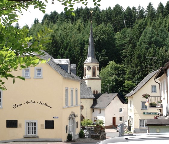Clara-Viebig-Zentrum 1, © OG Eisenschmitt/Gary Retterbush