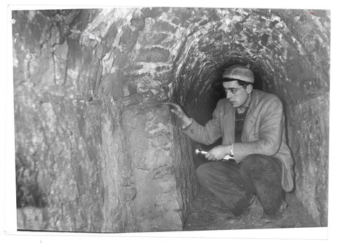 Historisches Foto, Arbeiter in historischer Wasserleitungsstollen bei Kloster Steinfeld