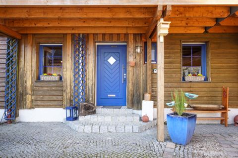 Eingang zu Ferienwohnung und Gästezimmer