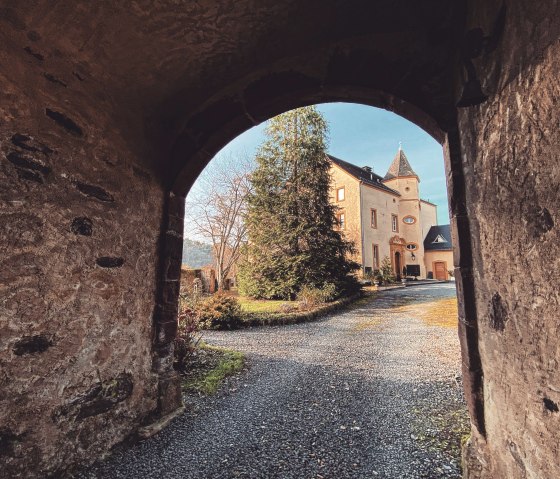 View through the gate, Roth Castle, © Felsenland Südeifel Tourismus GmbH, AC Krebs