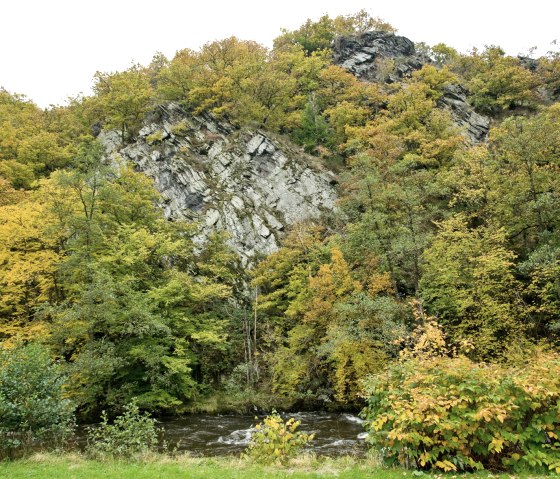 Rocher de la vallée de la Rur près de Widdau sur la route des crêtes de l'Eifel, © Rheinland-Pfalz Tourismus GmbH/D. Ketz