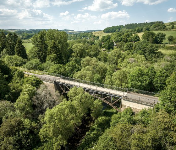 Kyll-Radweg Brücke Stadtkyll, © Eifel Tourismus GmbH, Dominik Ketz