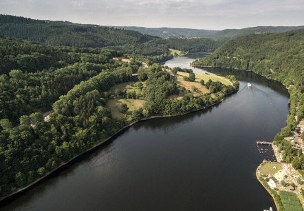 Uitzicht in het dal vanaf Einruhr op de Eifelsteig, © Eifel Tourismus/D. Ketz