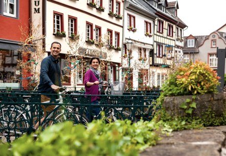The Erft cycle path leads through Bad Münstereifel with its City Outlet, © Tourismus NRW e.V.