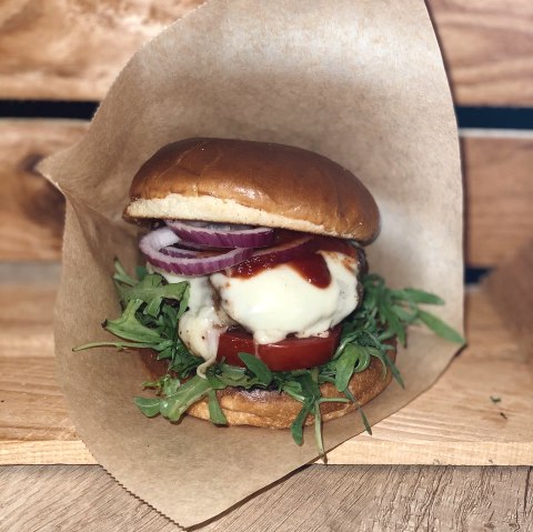 De délicieux burgers pour tous les goûts, © Tino´s Girll & Burger