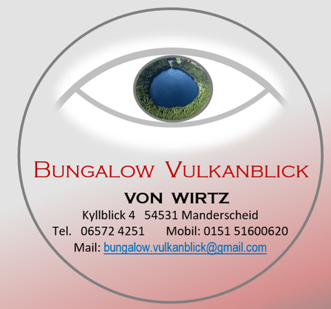 Een ronde afbeelding met de tekst "Bungalow Vulkanblick van Wirtz". Hierop staan de contactgegevens, waaronder het adres, het telefoonnummer en het e-mailadres.
