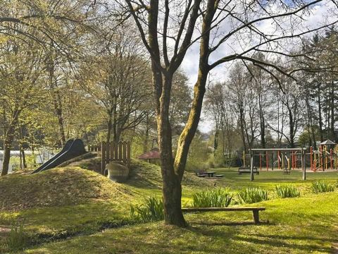 gezeigt wird der Spielplatz aus weiterer Entfernung
