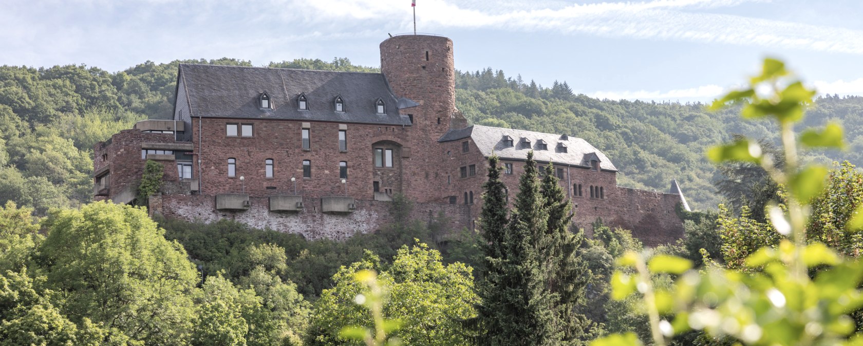 Blick auf Burg Heimbach, © Eifel Tourismus GmbH, A-Röser- shapefruit AG