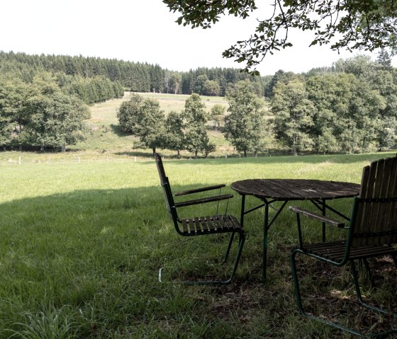Rustplaats met uitzicht op de EifelSpur-wildernisroute, © Nordeifel Tourismus GmbH