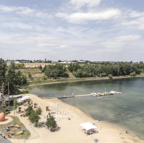 Plage de baignade et location de bateaux au Seepark Zülpich, © Eifel Tourismus GmbH, Tobias Vollmer-gefördert durch REACT-EU