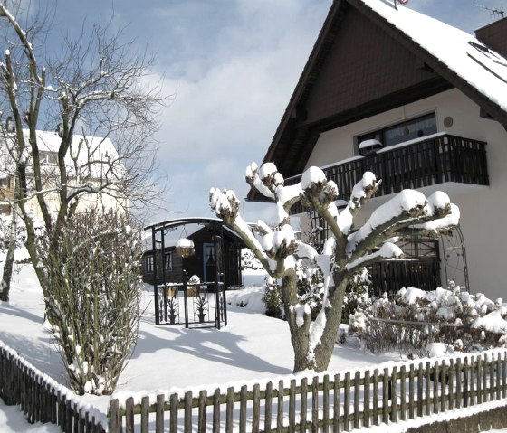 Maison et jardin en hiver, © Gertrud Wieser