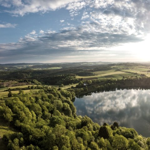 Weinfelder en Schalkenmehrener Maar, © Eifel Tourismus GmbH, D. Ketz