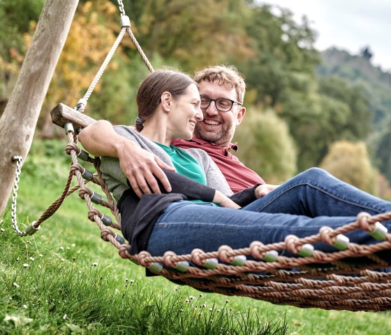 Hängematte unweit der Kleinen Kyll, © Florian Trykowski, Rheinland-Pfalz Tourismus GmbH