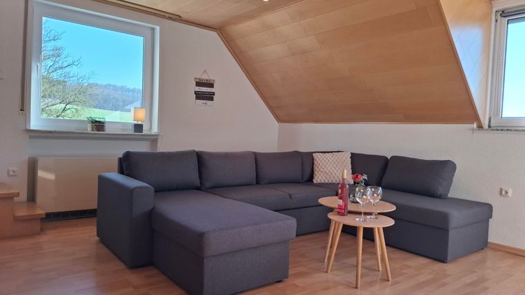 Ein gemütliches Wohnzimmer der perfekte Ort, um sich zu entspannen und wohlzufühlen.