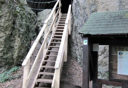 Eingang Buchenlochhöhle, © Touristik GmbH Gerolsteiner Land