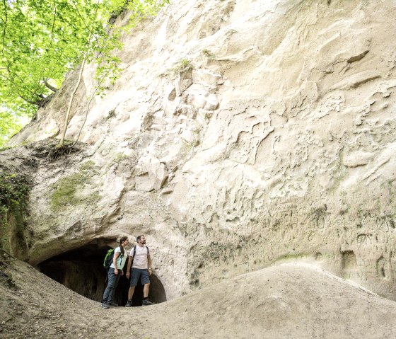 Impressive rocks at the Trasshöhlen caves, Traumpfad cave and gorge trail, © Eifel Tourismus GmbH, Dominik Ketz