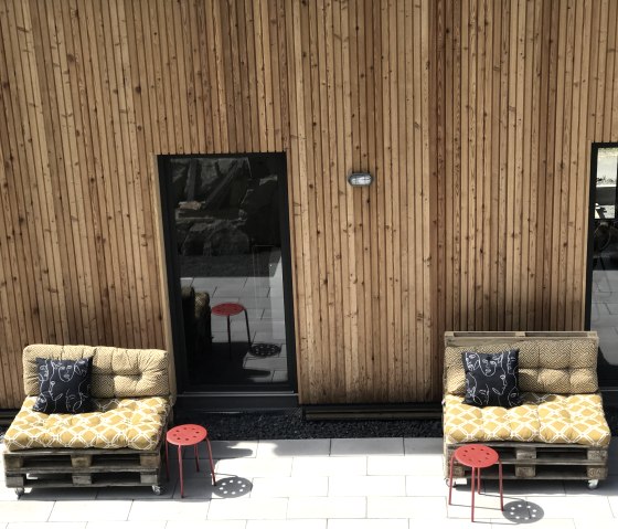 Outdoor area rear terrace and chill-out area, © Bogawski/Matzke
