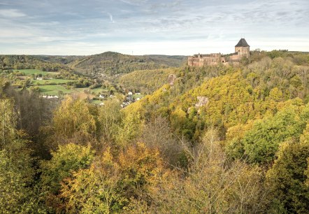 Vue sur le château de Nideggen et la vallée de la Roer, © Eifel Tourismus GmbH, Dominik Ketz
