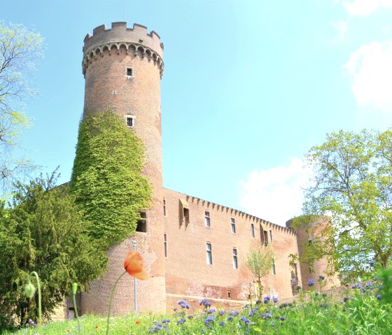 Landesburg Zülpich am Wallgraben, © Nordeifel Tourismus GmbH & Landhaus Bachglück