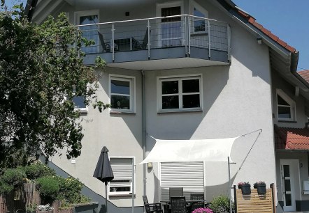 Vue de la maison / Balcon / Terrasse / Parking