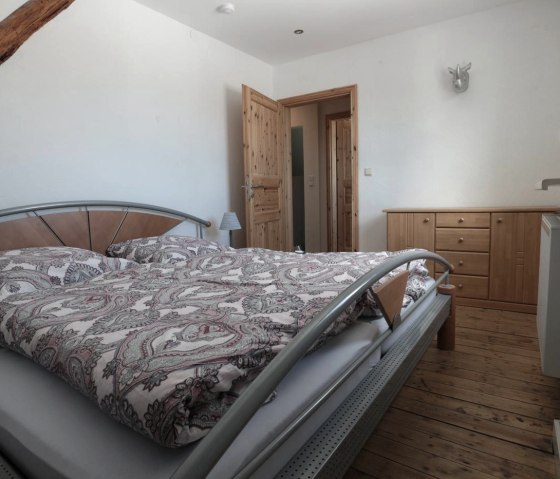 Schlafzimmer in der Ferienwohnung Boxenstopp, © Familie Berens