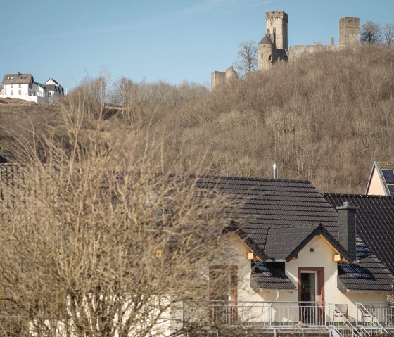 am Fuße der Kasselburg