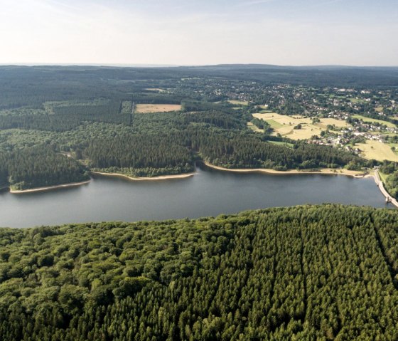 Struffeltroute : Le barrage de Dreilägerbach vu du ciel, © Eifel Tourismus GmbH/D. Ketz