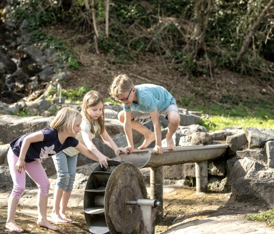 Fun at the Mertloch water playground, © Eifel Tourismus GmbH, Dominik Ketz