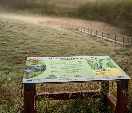 EifelSchleife Moorland Trail, informatiebord over de wandelroute, © Nordeifel Tourismus GmbH, Paul Meixner