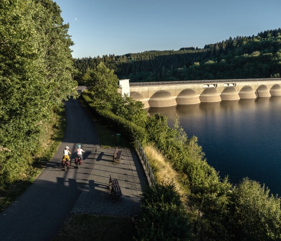 View of the Oleftalsperre reservoir with dam wall, © Eifel Tourismus GmbH, Dennis Stratmann