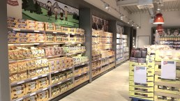 Keksregale im Factory Outlet, © Griesson - de Beukelaer GmbH & Co. KG