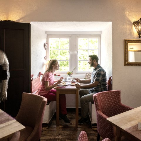 Arrêt au restaurant Villa Kronenburg, © Eifel Tourismus GmbH, Dominik Ketz