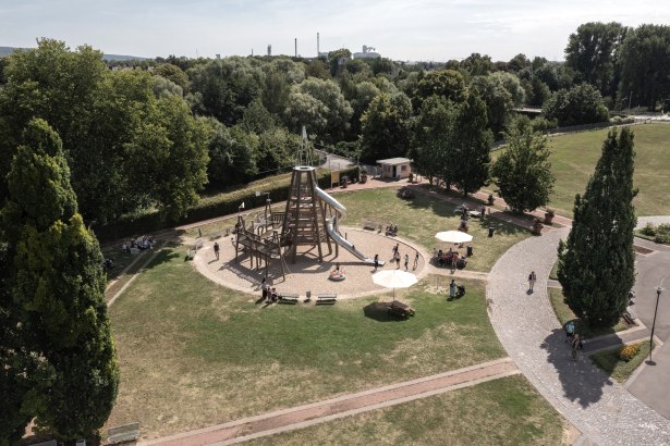 Spielplatz im Brückenkopf-Park, © Tobias Vollmer | Eifel Tourismus GmbH
