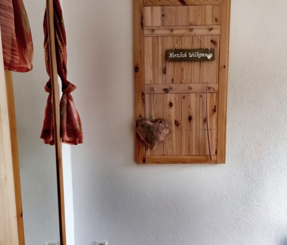 Vue du salon dans le couloir