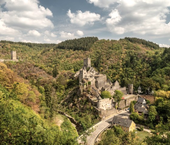 Les châteaux forts de Manderscheid en automne, © Rheinland-Pfalz Tourismus GmbH, D. Ketz für Merian
