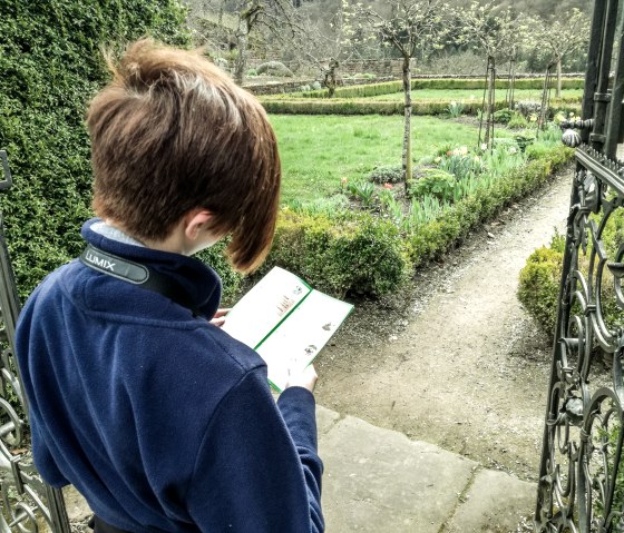 Unterwegs auf Schloss Malberg, © Tourist-Information Bitburger Land