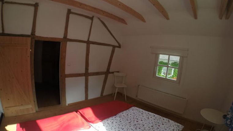 Schlafzimmer 1 mit Doppelbett 1,80 x 2,00 m