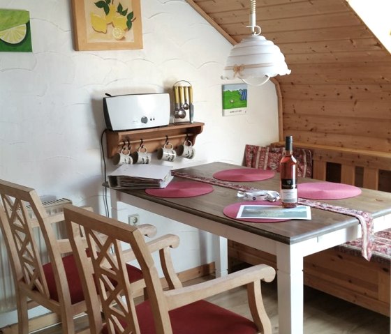 Kitchen seating area