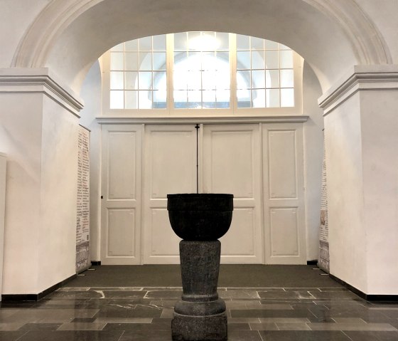 Doopvont in de protestantse kerk, © Jens-Peter Bentzin