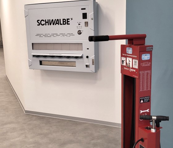 Schlauchautomat mit Tower Fahrradgarage, © Tourist-Information Wittlich Stadt & Land