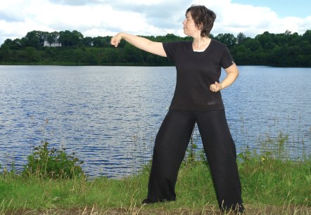 Qigong "Eine Faust schließen", © © Alexandra Thelen